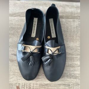Elegant Black Leather Loafers with Tassels